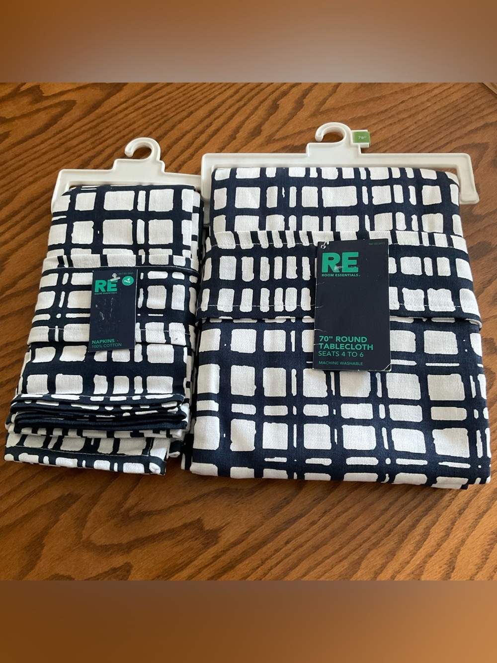 NWT Room Essentials Navy & White Grid Round (70”) Tablecloth & Napkin Set (4)